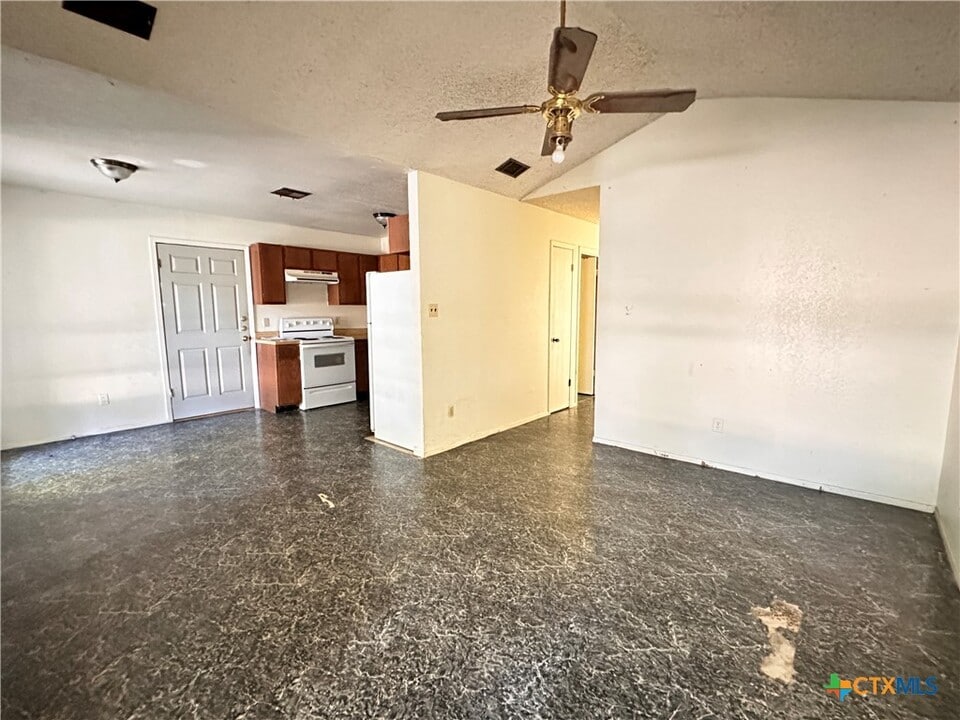 317 Yale St in San Marcos, TX - Building Photo