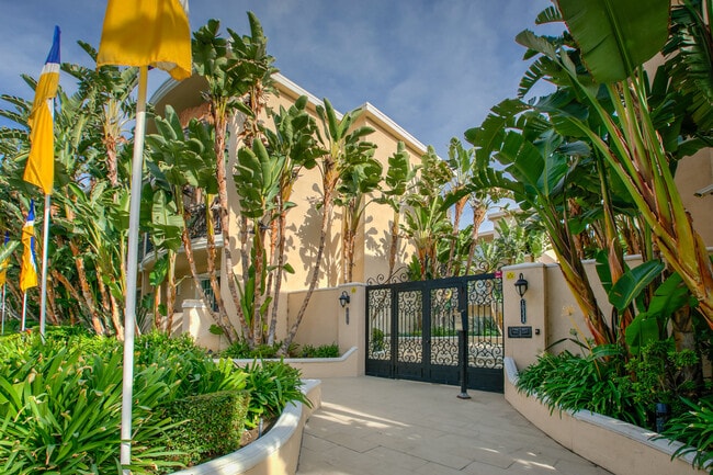 Lindley House Towers in Northridge, CA - Building Photo - Building Photo