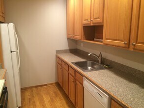 400 Thames Pkwy in Park Ridge, IL - Building Photo - Building Photo