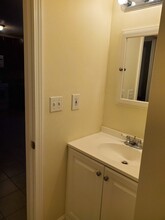 293 School St in Stoughton, MA - Building Photo - Building Photo