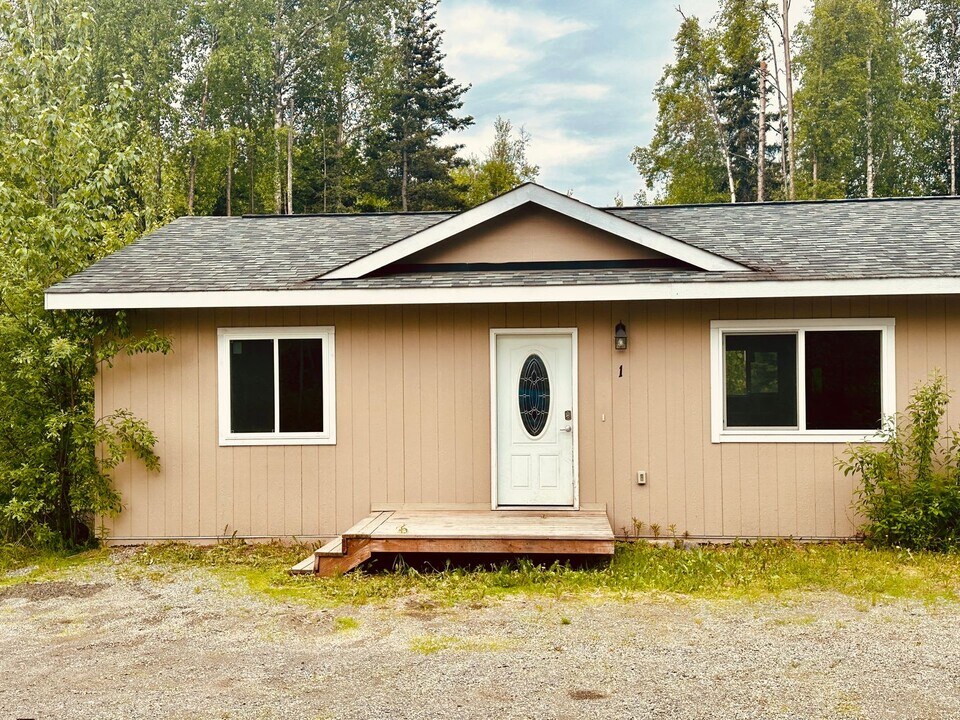 6385 W Hollywood Rd in Wasilla, AK - Building Photo