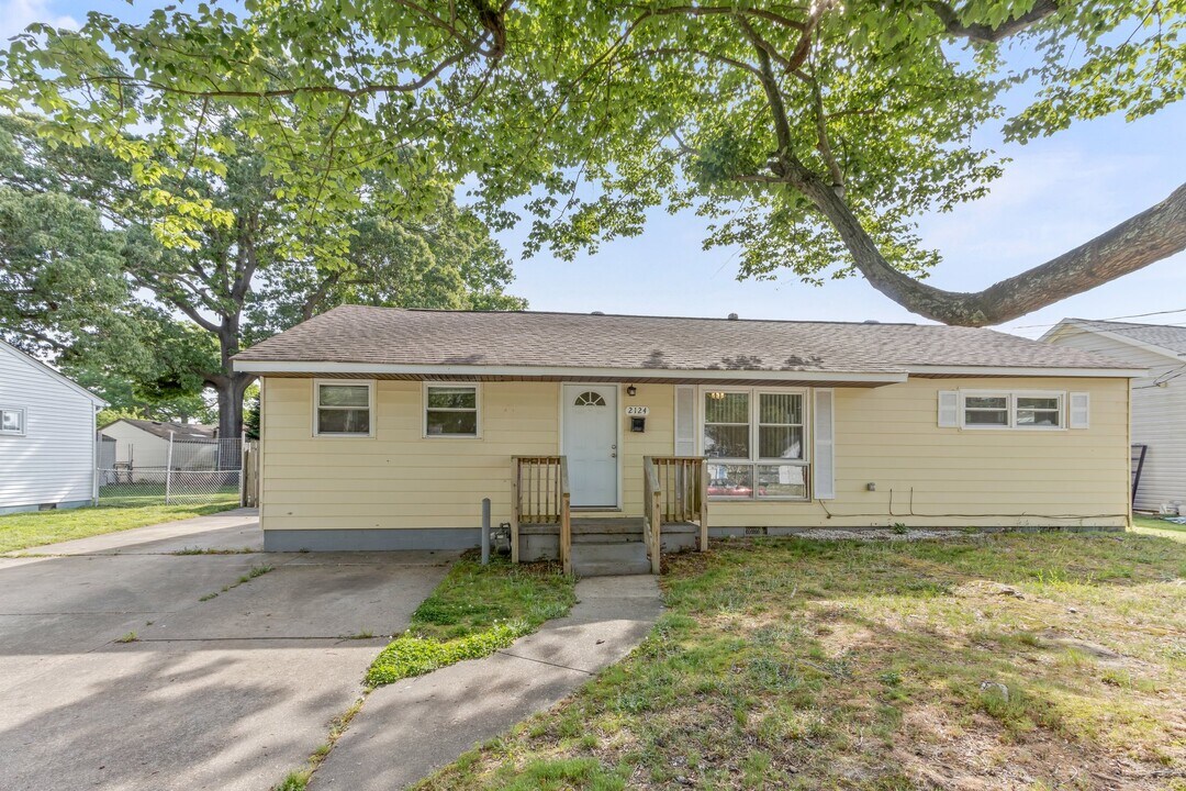 2124 Jeffrey Dr in Norfolk, VA - Building Photo