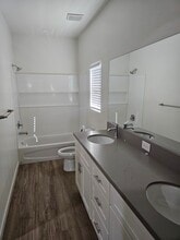 8607 Grandy St, Unit B in Bakersfield, CA - Foto de edificio - Building Photo