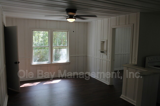 2305 Hillwood Dr E in Mobile, AL - Building Photo - Building Photo