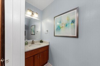 2333 W St Paul Ave in Chicago, IL - Building Photo - Building Photo
