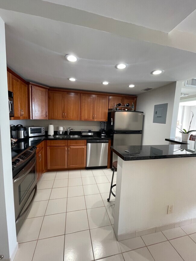 126 SE 15th Rd, Unit PH in Miami, FL - Building Photo - Building Photo