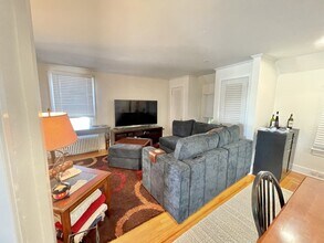 41 Freeborn St in Newport, RI - Building Photo - Building Photo