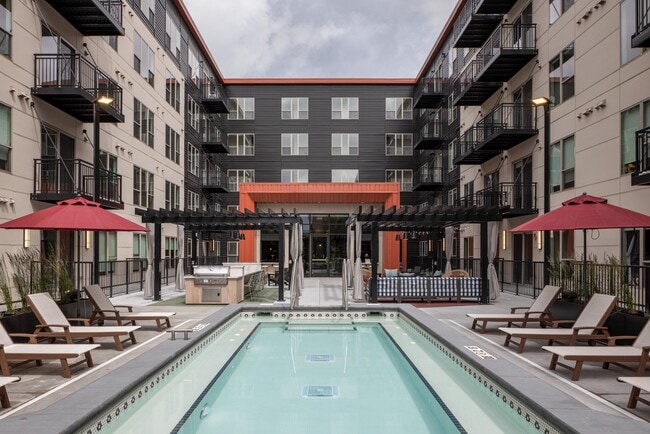 The Nine at Lexington Station in St. Paul, MN - Foto de edificio - Building Photo