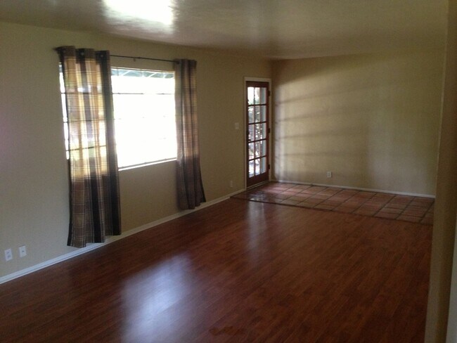1443 E Cedar St in Tempe, AZ - Foto de edificio - Building Photo