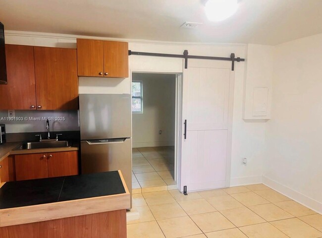 240 Hibiscus Dr in Miami Springs, FL - Building Photo - Building Photo