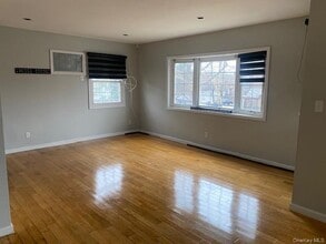 93-15 240th St in Queens, NY - Building Photo - Building Photo