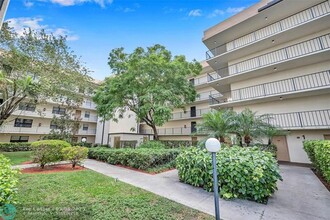 6193 Rock Island Rd in Tamarac, FL - Building Photo - Building Photo
