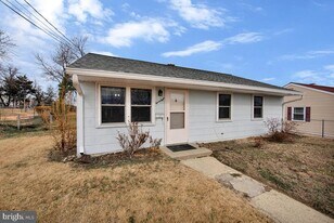 908 Shelby Dr in Oxon Hill, MD - Building Photo