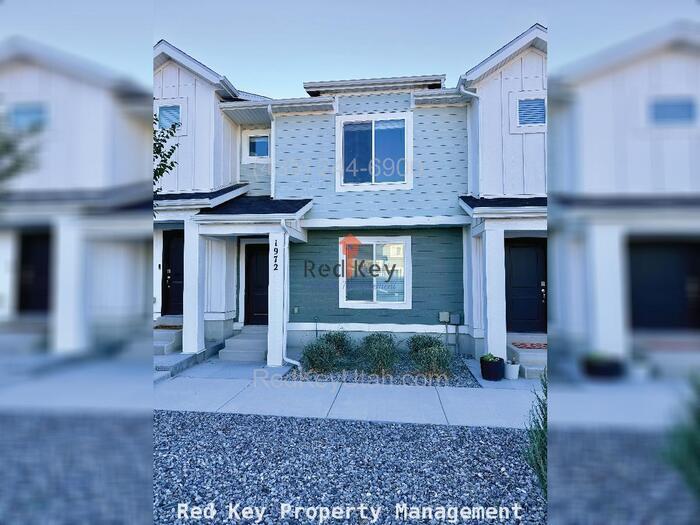 1972 N Blue Iris Ave in Tooele, UT - Foto de edificio