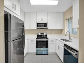 920 SW 28th St in Fort Lauderdale, FL - Building Photo