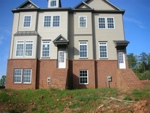 Kentucky Downs Townhomes in Newnan, GA - Building Photo - Building Photo