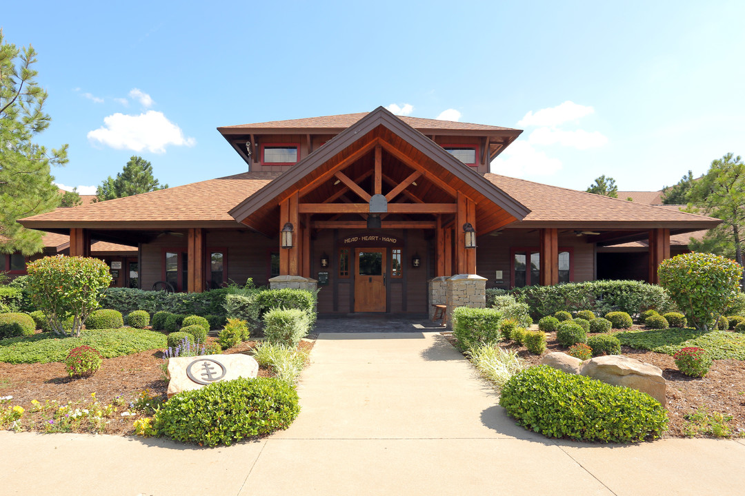 Montara Park in Norman, OK - Foto de edificio