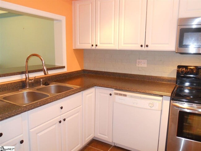 2530 E North St, Unit 4F in Greenville, SC - Building Photo - Building Photo