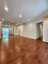 14988 Reedley St in Moorpark, CA - Foto de edificio - Building Photo