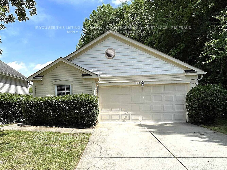 6211 Adel Lane in Charlotte, NC - Foto de edificio