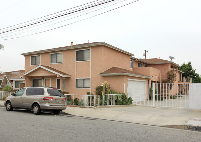 9721-9729 Mayne St in Bellflower, CA - Building Photo - Building Photo