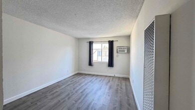 18530 Hatteras St, Unit 330 in Tarzana, CA - Building Photo - Building Photo