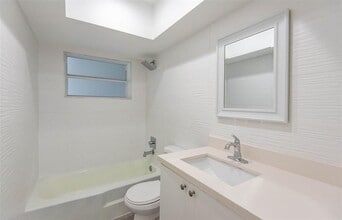 651 Pine Dr in Pompano Beach, FL - Building Photo - Building Photo