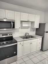 477 2nd St S, Unit 101 in Jacksonville Beach, FL - Foto de edificio - Building Photo