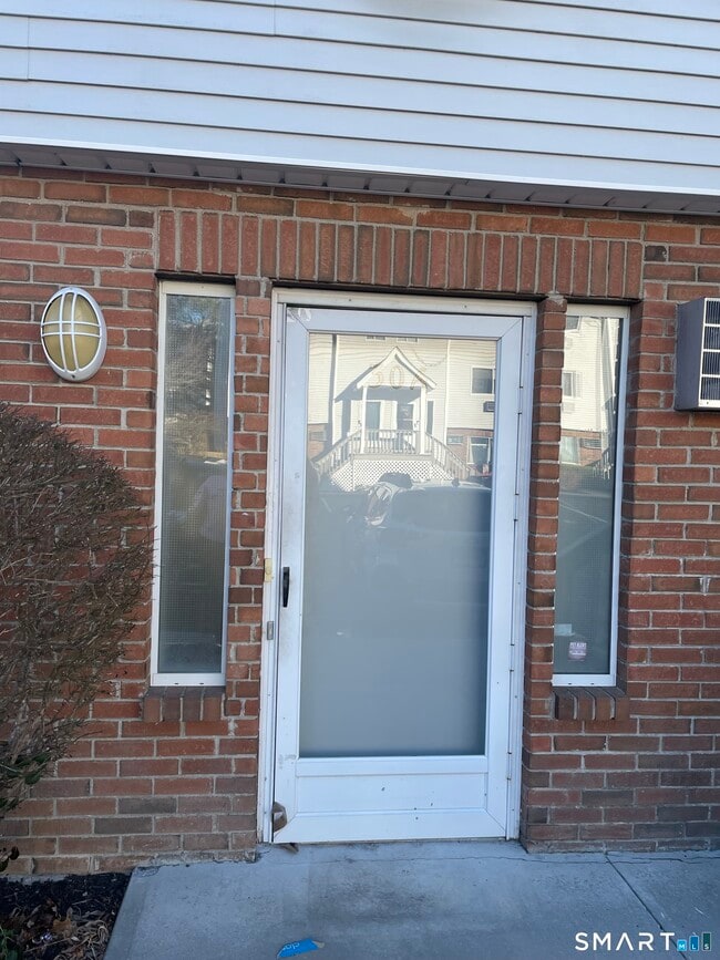 property at 925 Oronoke Rd