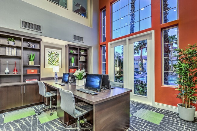 Tivoli in Las Vegas, NV - Foto de edificio - Building Photo