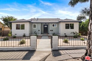 15836 Chatsworth St in Los Angeles, CA - Building Photo