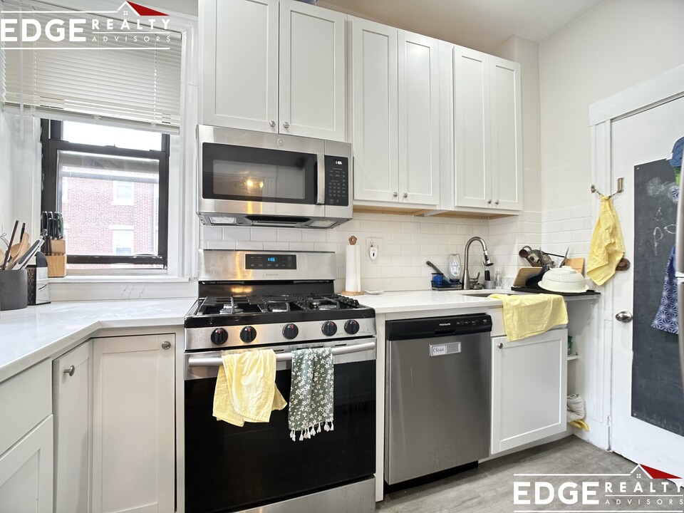 30 Glenville Ave, Unit 2 in Boston, MA - Building Photo