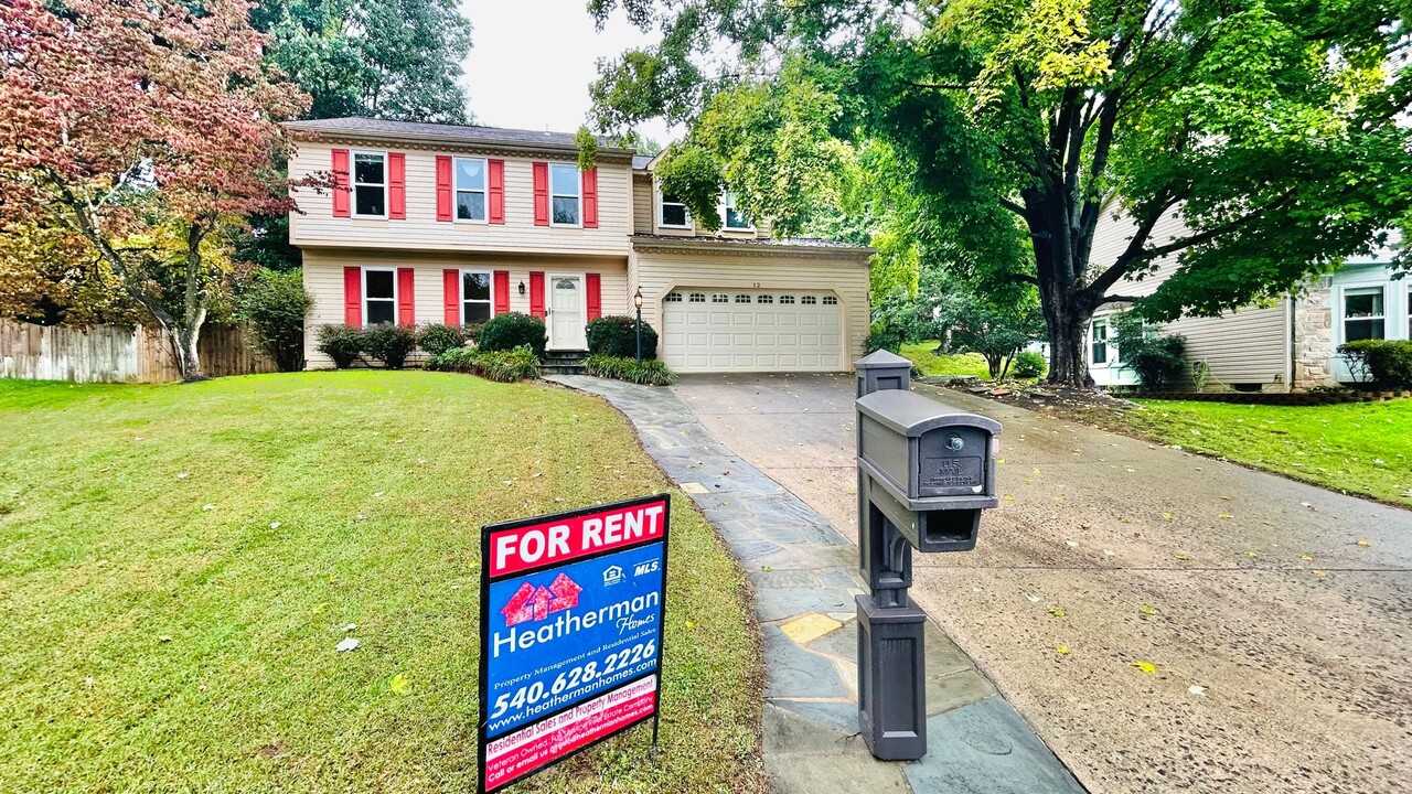 12 Lee Ct in Stafford, VA - Building Photo