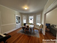 21 Hunnewell Ave, Unit #2 in Boston, MA - Foto de edificio - Building Photo