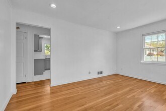 253 Fairmount Ave in South Plainfield, NJ - Building Photo - Building Photo
