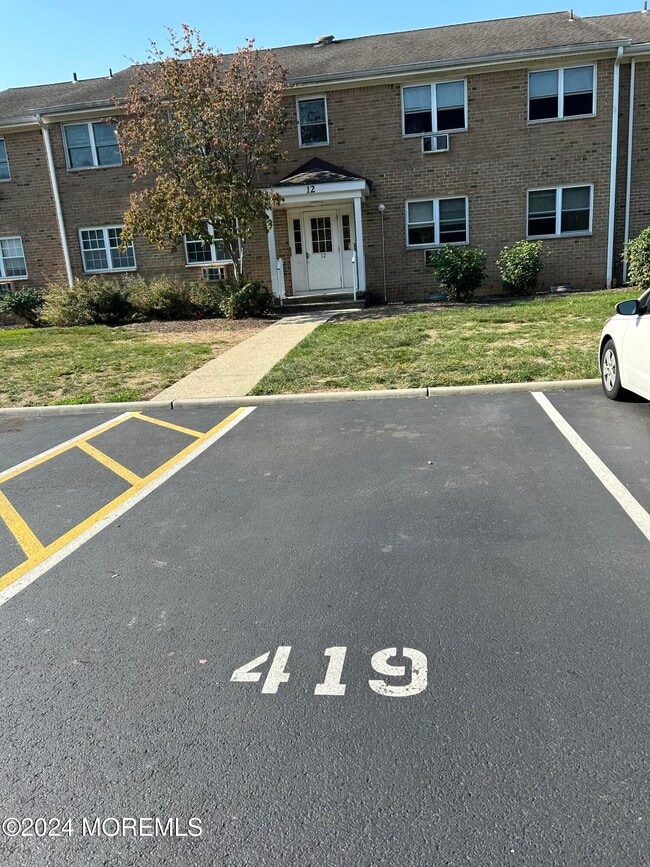 12 Manchester Ct in Freehold, NJ - Building Photo - Building Photo