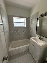 30 S Shore Dr in Miami Beach, FL - Building Photo
