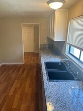 934 E Andrews Ave in Fresno, CA - Foto de edificio - Building Photo