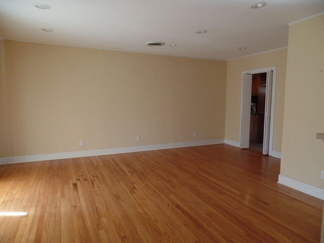 102 E Park Ave in Victoria, TX - Building Photo - Building Photo