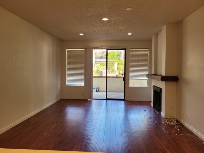 2563 Plaza del Amo, Unit 107 in Torrance, CA - Building Photo - Building Photo