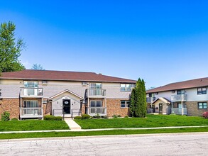 Woodland Village Apartments in Oregon, WI - Building Photo - Building Photo