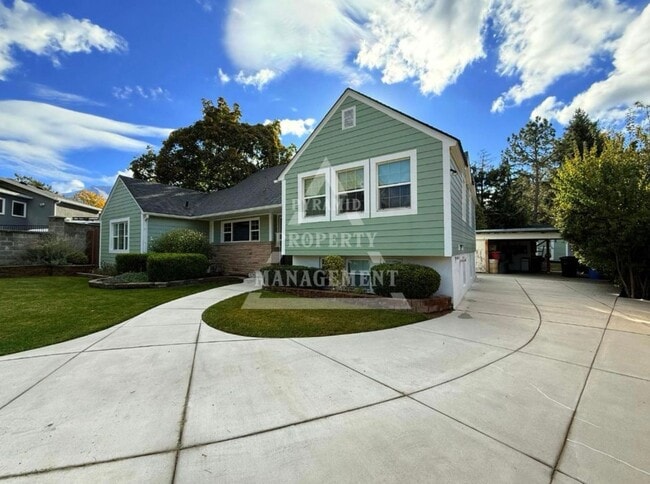property at 2250 E Bendemere Cir