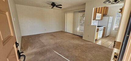 13020 Wimberly Sq, Unit 16 in San Diego, CA - Foto de edificio - Building Photo