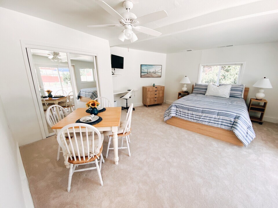 2404 Chatsworth Blvd, Unit Studio in San Diego, CA - Building Photo