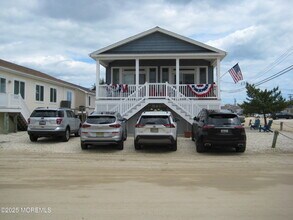 128 W Osprey Way in Lavallette, NJ - Building Photo - Building Photo