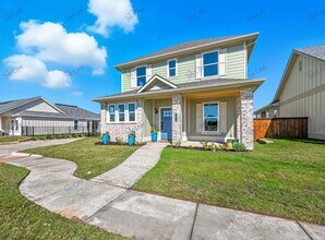 104 Cardinal Wds in Granbury, TX - Building Photo - Building Photo