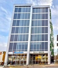 55 E Green St in Champaign, IL - Building Photo - Interior Photo
