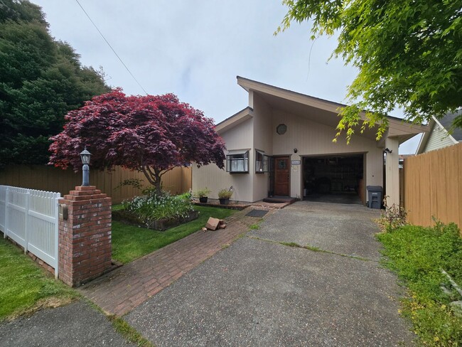 5060 Meyers Ave in Eureka, CA - Building Photo - Building Photo