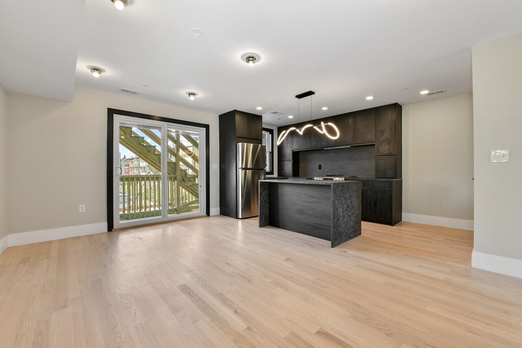 6 Brooks St, Unit #2 in Boston, MA - Foto de edificio