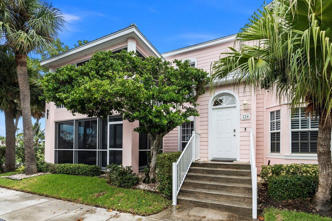 391 NE Plantation Rd in Stuart, FL - Building Photo